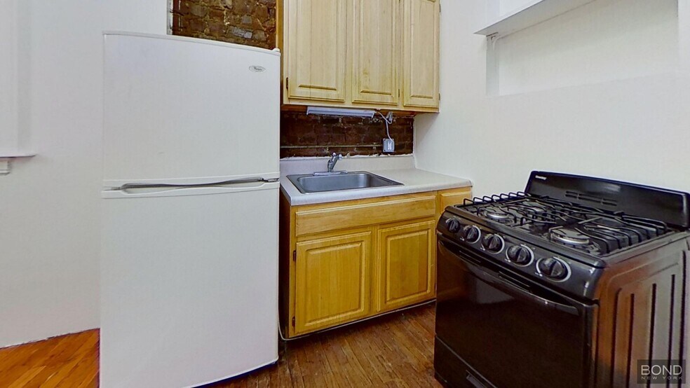 Primary Photo - 168 Rivington St