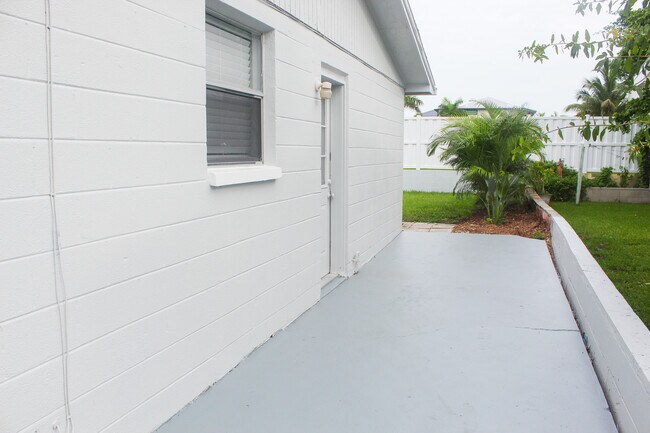 Building Photo - 178 175th Ave E