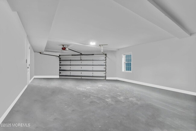 Building Photo - 2 Tradewinds Ln