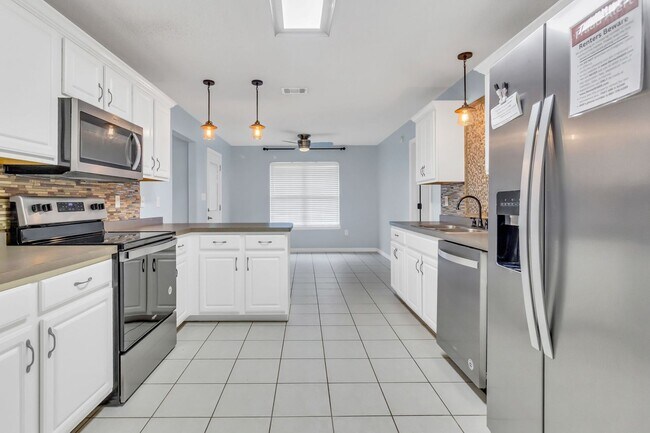 Building Photo - South Crestview Ranch on Cul-de-sac