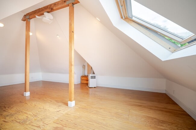 Building Photo - 1321 Hayworth Ave