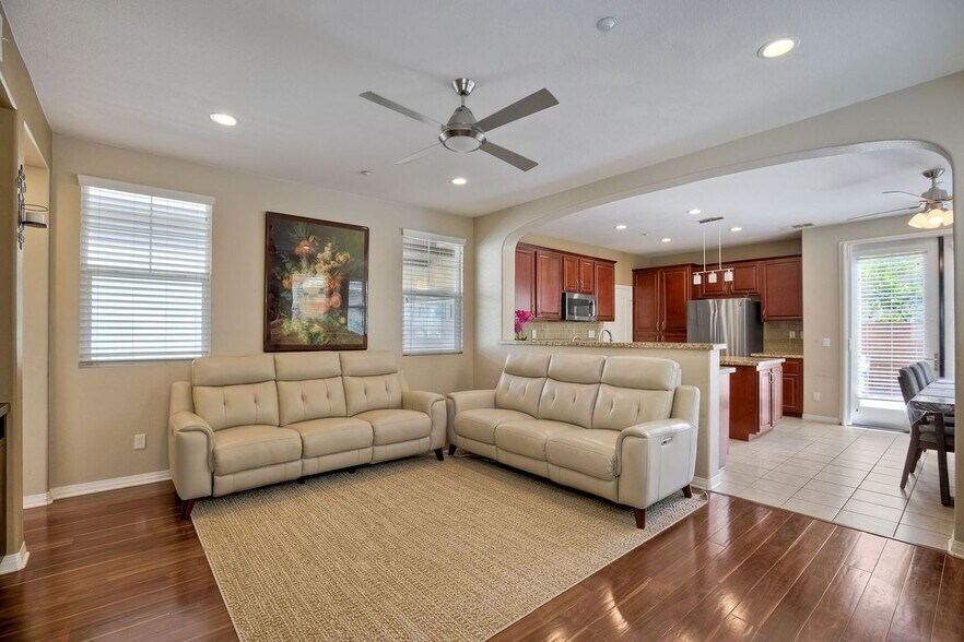 Building Photo - 10419 Paradisio Pl