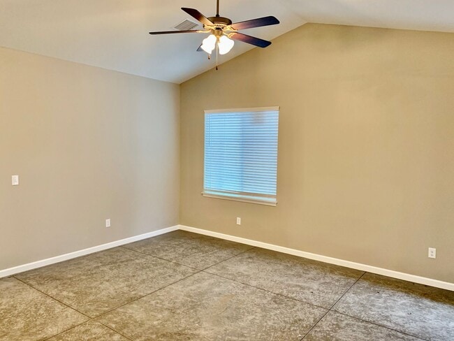 Building Photo - 3 bed/ 2 bath Townhome!!!