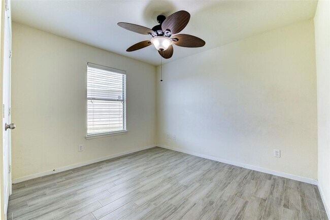 Building Photo - 7906 Yaupon View Dr