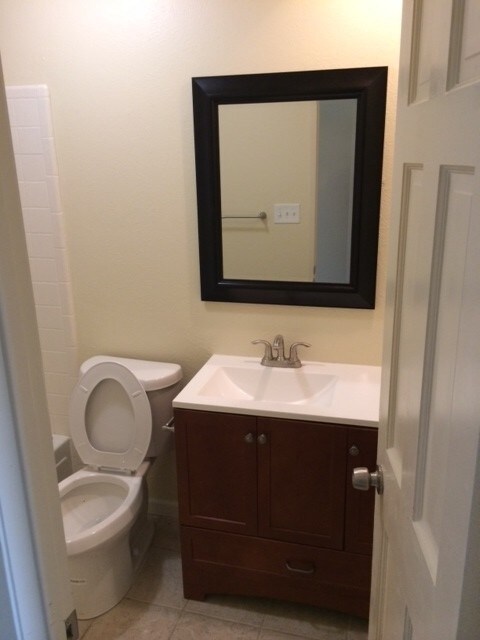 Building Photo - 853 Warwick Dr