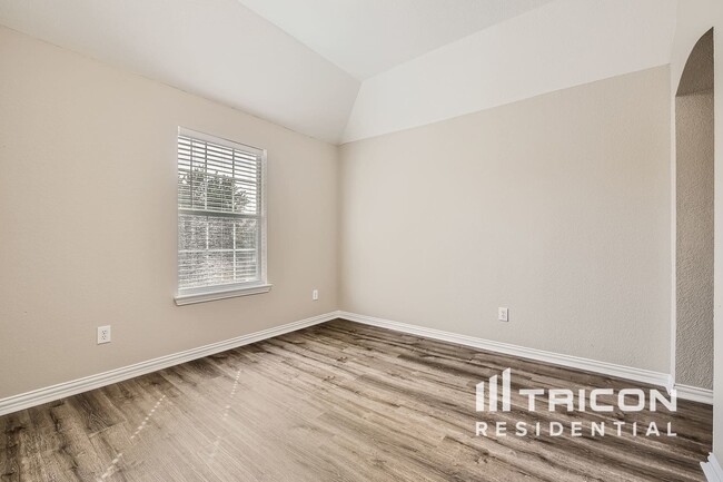 Building Photo - 3817 Basswood Ln