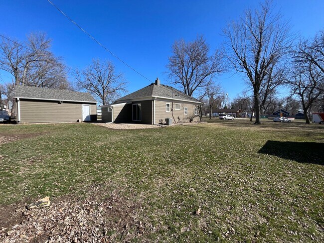 Building Photo - 4 Bedroom/2 Bath House For Rent in Harrisburg, SD!!