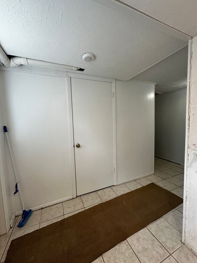 Building Photo - Partially furnished 3 bed/ 1.5 bath - Morr...