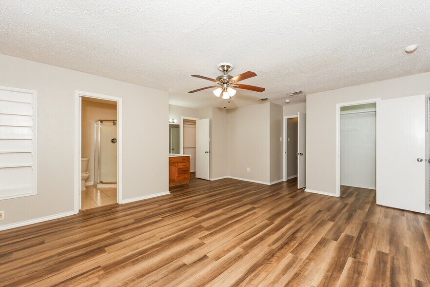 Building Photo - 806 Cherlyne Dr