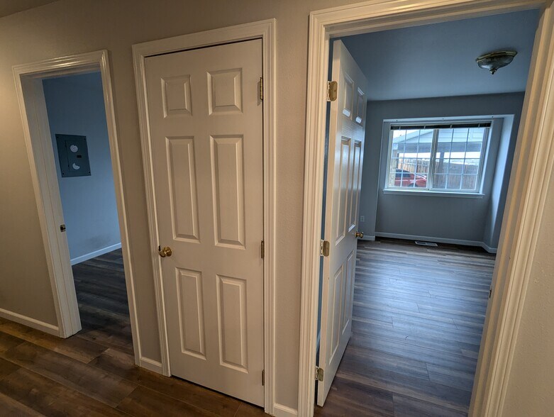 Building Photo - 388 Eastmont Ave