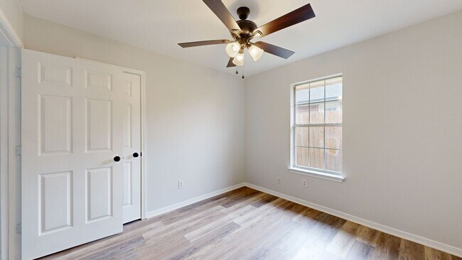 Building Photo - 1406 Van Zanten Ct