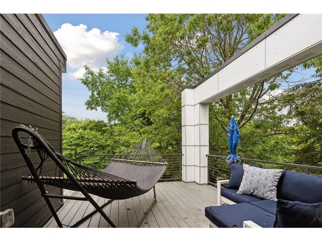 Building Photo - 209 Westwood Dr N