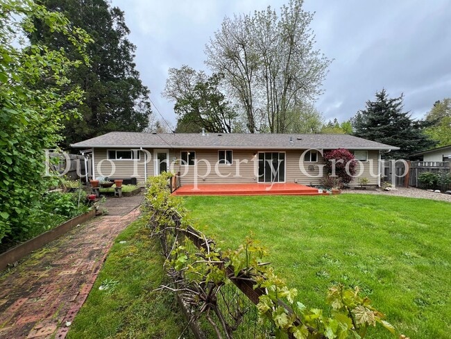 Building Photo - Edgewood South Eugene Home