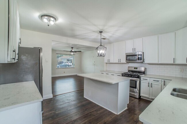 Building Photo - New Listing in southland Terrace Addition