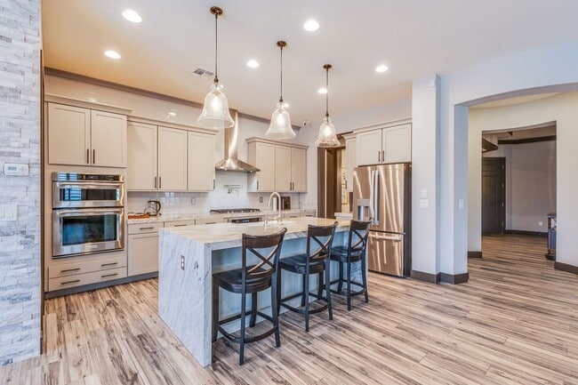 Building Photo - Stunning 5Bed/4.5 Bath home located in a prestigious guard gated community in Summerlin