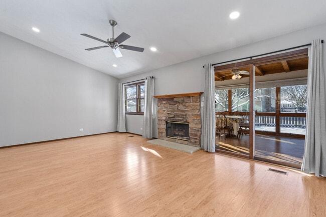 Building Photo - 120 S Staffire Dr