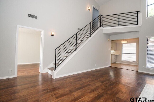 Building Photo - 5809 Hollytree-