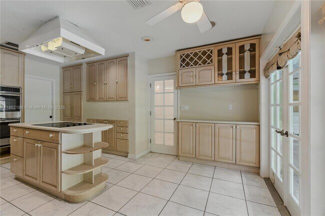 Building Photo - 17900 SW 77th Ave