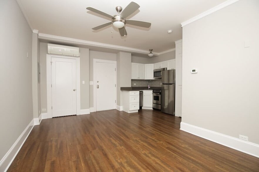 Building Photo - 817 W Lakeside Pl