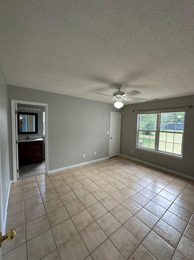 Building Photo - 1001 Windgate Dr