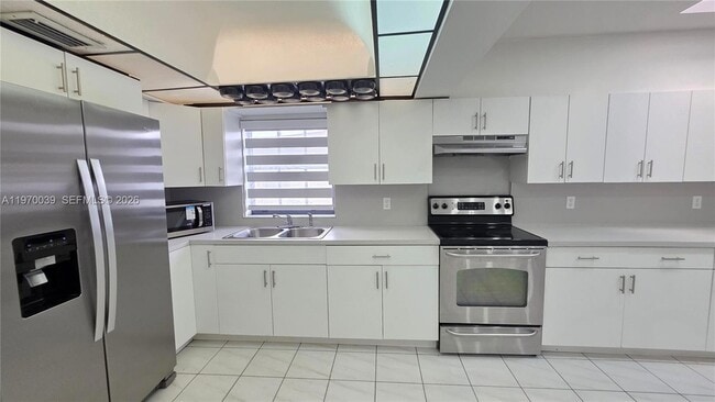 Building Photo - 3041 NW 16th St