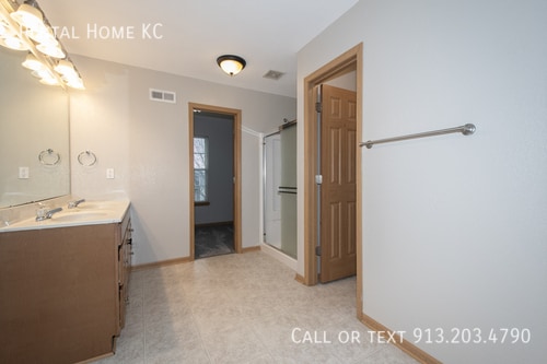 Building Photo - 830 S Woodson Ct