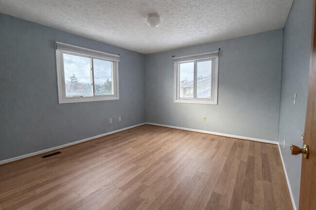 Building Photo - 907 Registry Dr