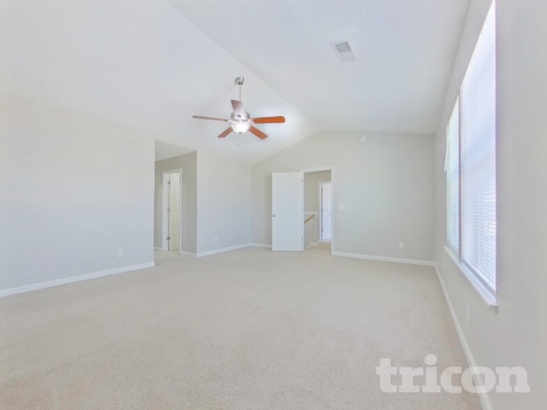 Building Photo - 490 Fox Trot Dr