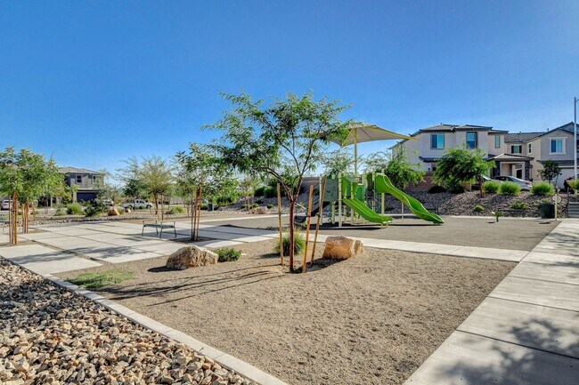 Building Photo - Newly built Home, gated