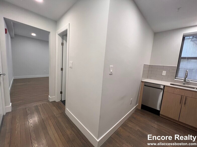 Building Photo - 11 Peterborough St