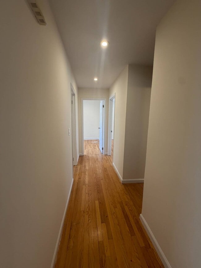 Building Photo - 268 Chesterton Ave