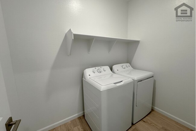 Building Photo - 18236 Avenida del Sol W