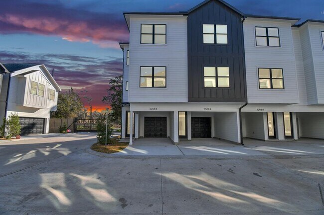 Primary Photo - 2006 Laverne Willow Ln