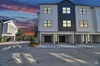 Building Photo - 2002 Laverne Willow Ln