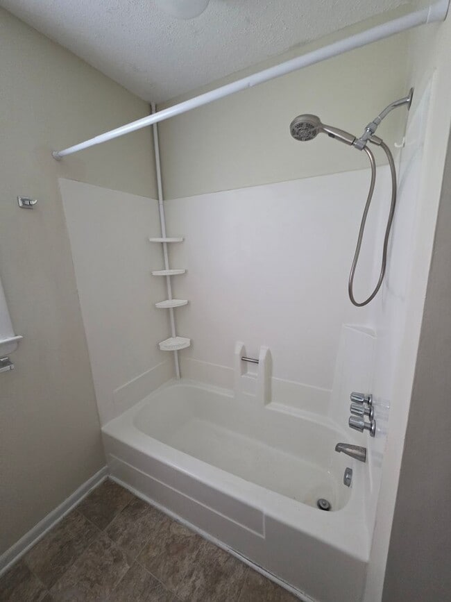 Building Photo - 4 Bedroom, 1.5 bath, 1 car garage, fenced in yard, under 25 dog may be permitted