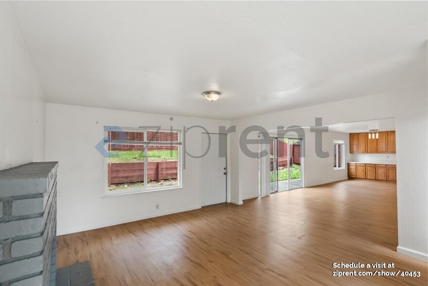 Building Photo - 3160 Birmingham Dr