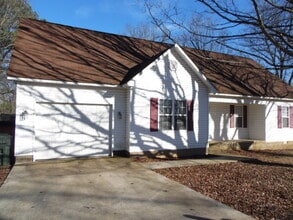 Building Photo - Fabulous Fonville Find!