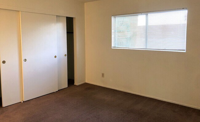 Building Photo - Canyon Shadows Great 2+2!