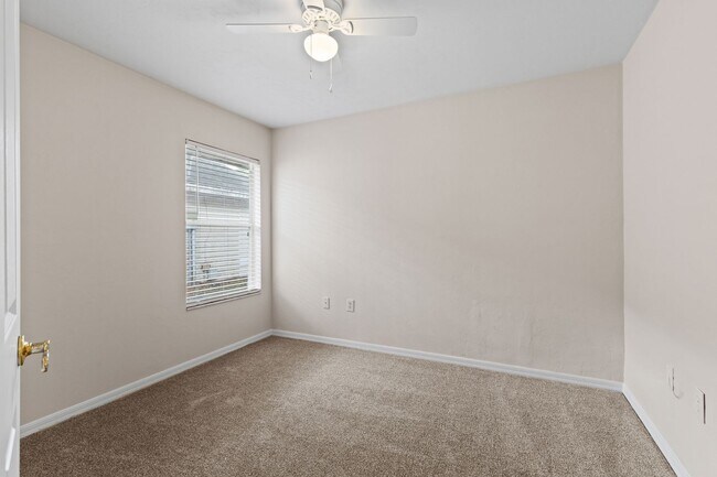 Building Photo - 3 Bedroom, 2 Bath Home in Broadmoor