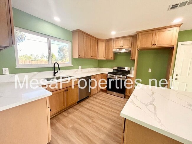 Building Photo - 16559 Manzanita St