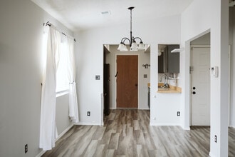 Building Photo - 964 Charles Dr NE