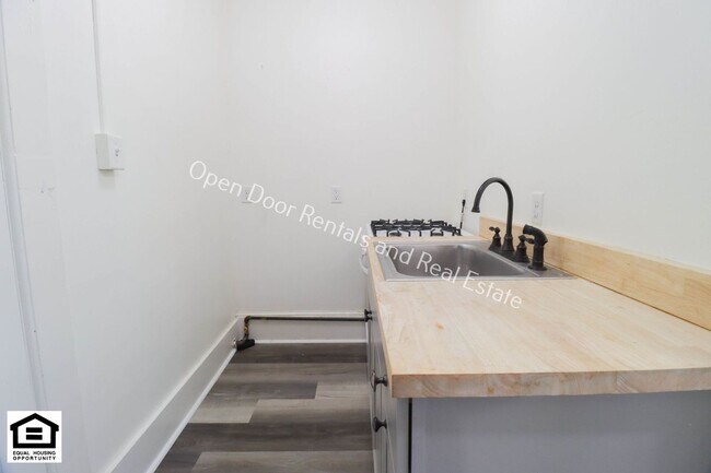 Building Photo - 1101 Lake Ave