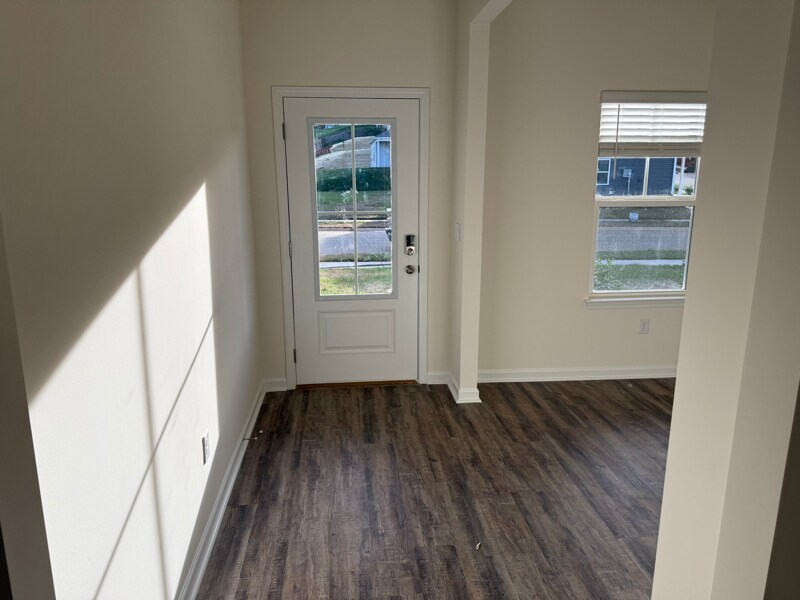 Building Photo - 180 Tanasqui Dr