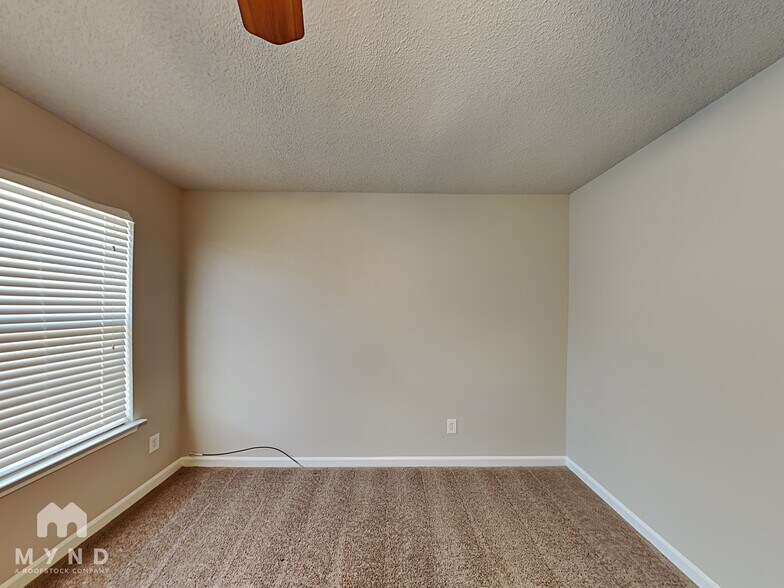 Building Photo - 6132 Hickory Ln Dr