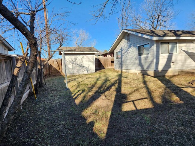 Building Photo - 3000 Ray Wood Dr