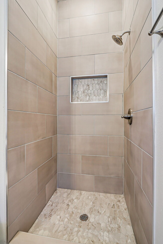 Building Photo - 629 La Entrada Cir