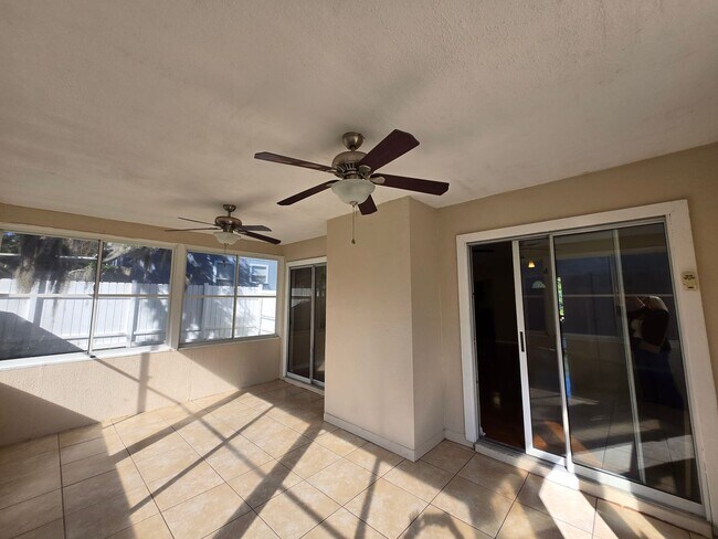 Building Photo - 3/2 in Northridge