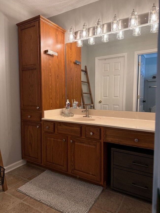Building Photo - Experience Bright Living in This Stunning 4-Bedroom Home!