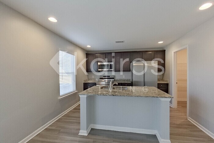 Building Photo - 102 Colonial Wy