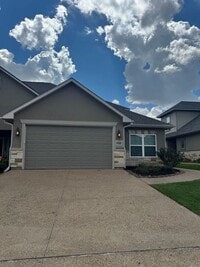 Building Photo - Immaculate Townhome Minutes from Texas A&M